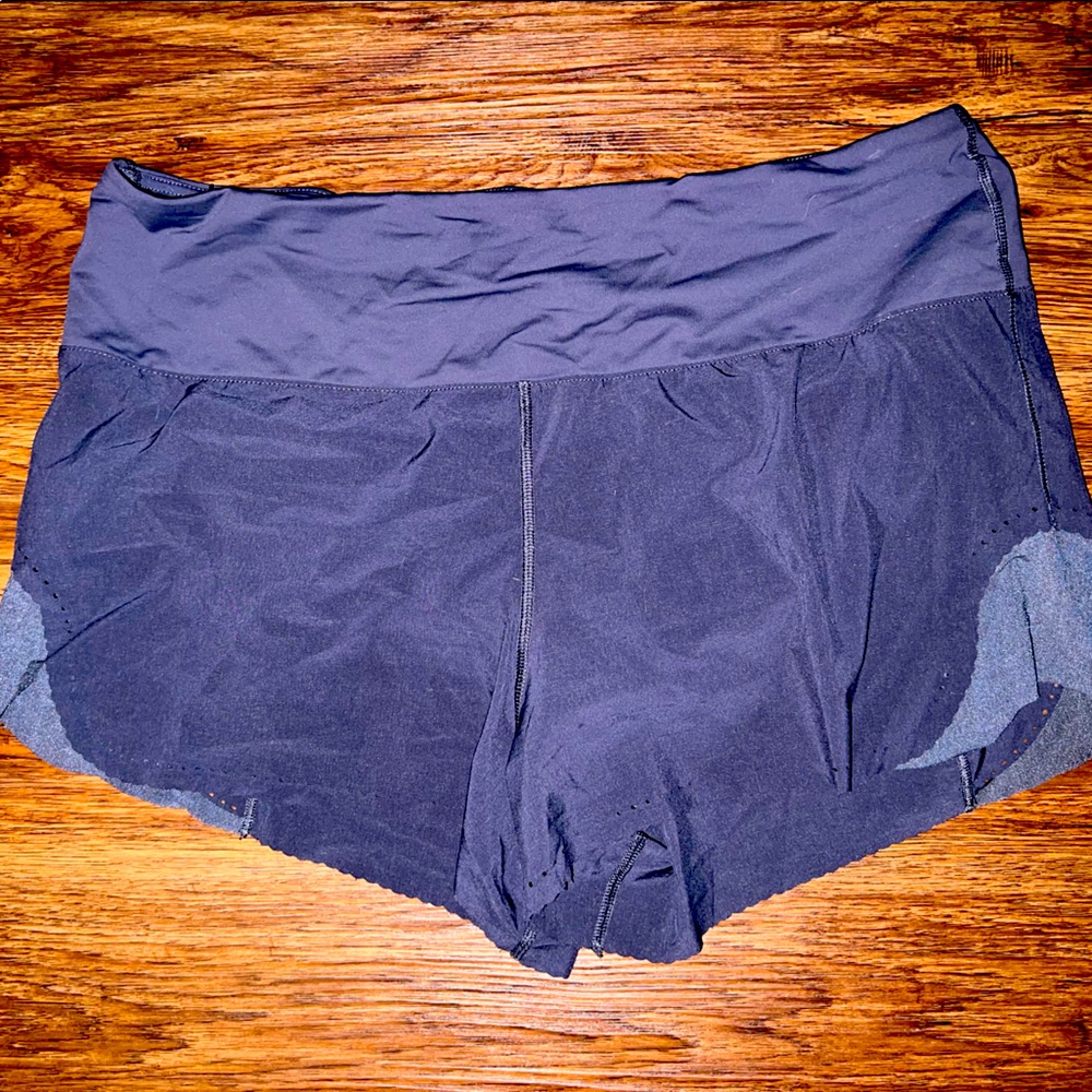 Lululemon scalloped grey shorts with zipper pocket and liner